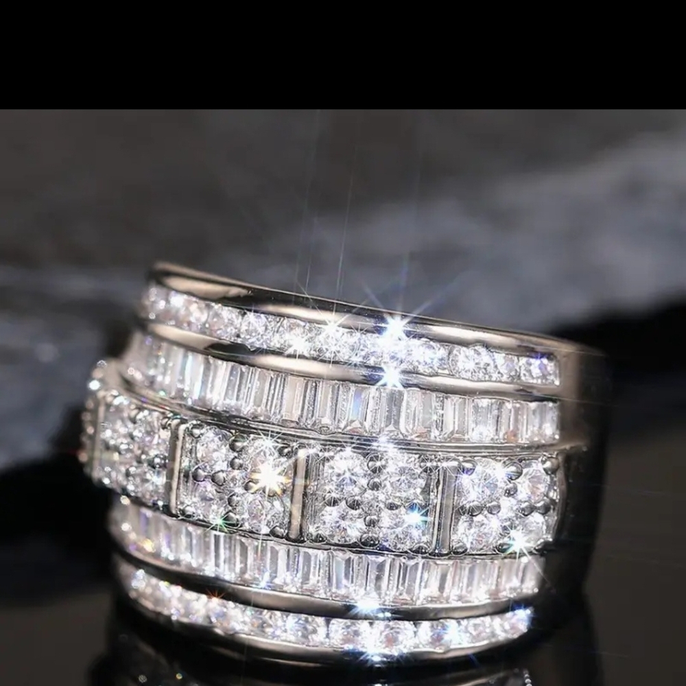 Elegant Silver Women's Ring - Picture 4 of 5